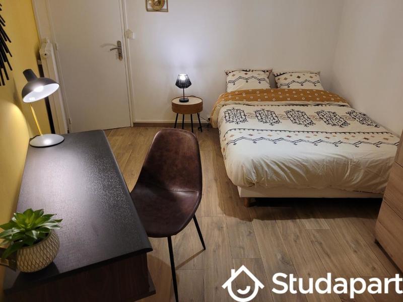 Chambre - 10 m² - 1 pièce