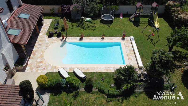 Maison - 405 m² - 12 pièces