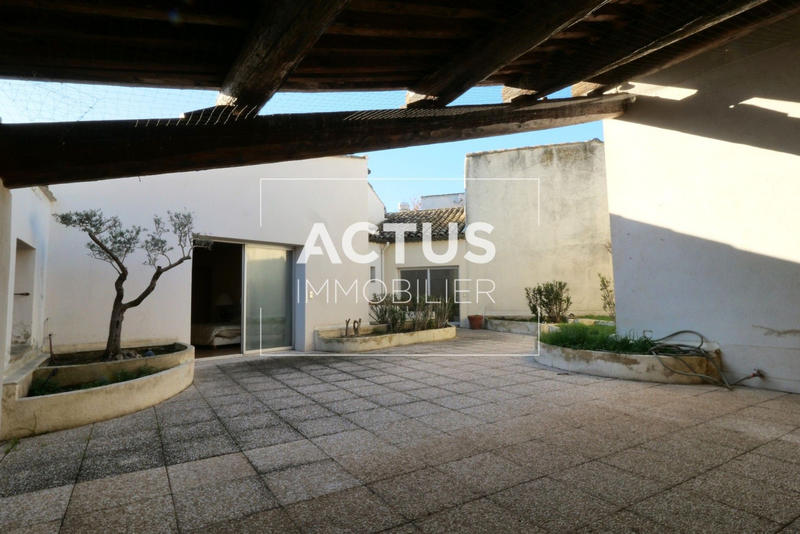 Maison - 439 m² - 9 pièces