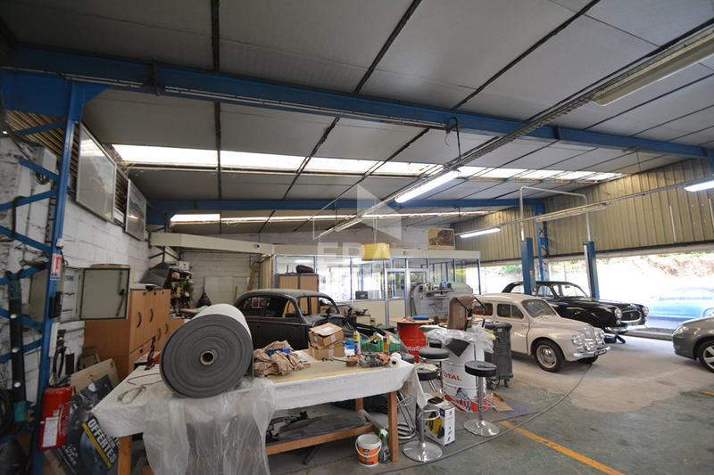 Maison - 1 000 m² - 10 pièces