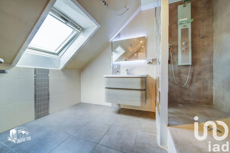 Maison - 230 m² - 7 pièces