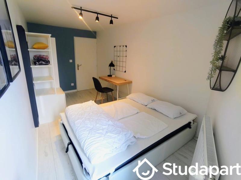 Chambre - 121 m² - 1 pièce