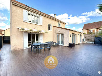 Maison - 204 m² - 8 pièces