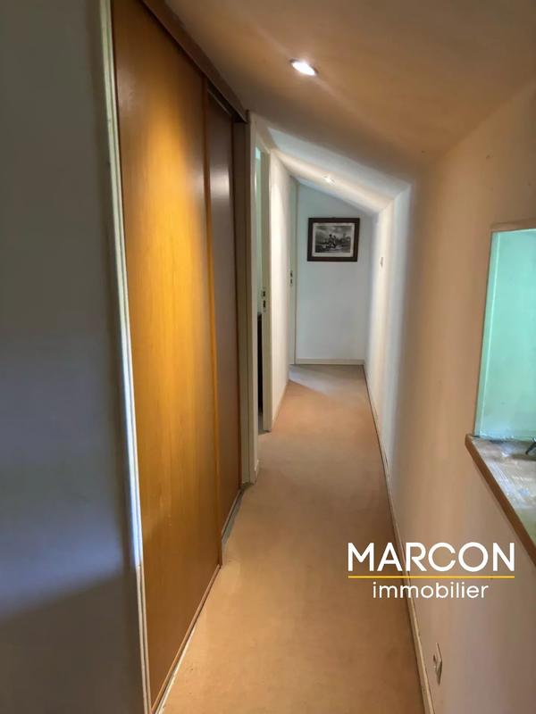 Propriété - 212 m² - 9 pièces