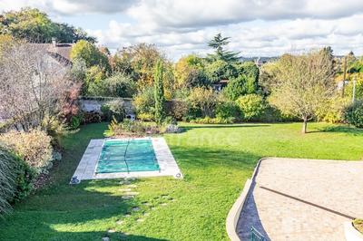 Maison - 270 m² - 8 pièces