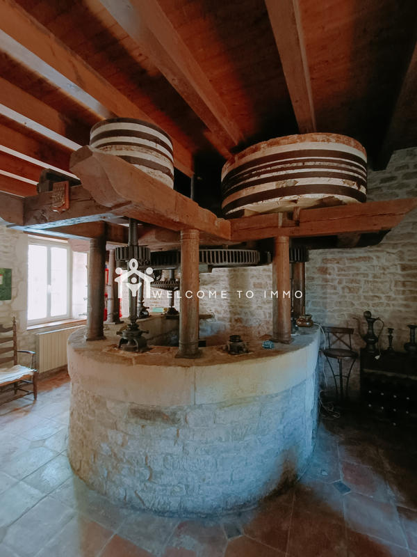 Propriété - 255 m² - 6 pièces