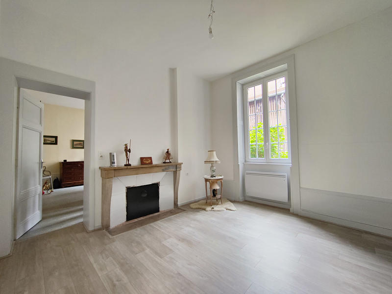 Maison - 215 m² - 9 pièces