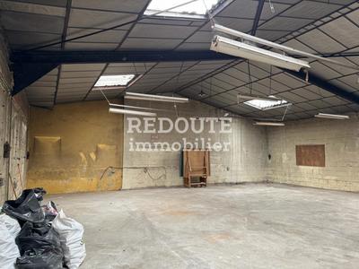 Entrepôt - 240 m² - 1 pièce