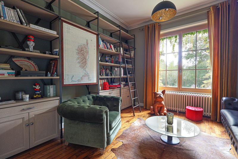 Maison - 360 m² - 12 pièces