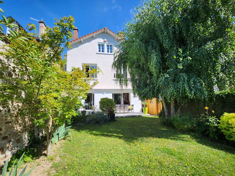 Maison - 218 m² - 9 pièces