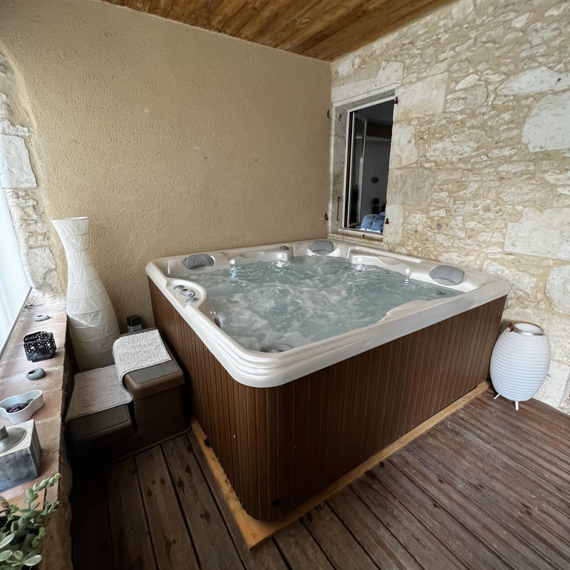 Maison - 240 m² - 8 pièces