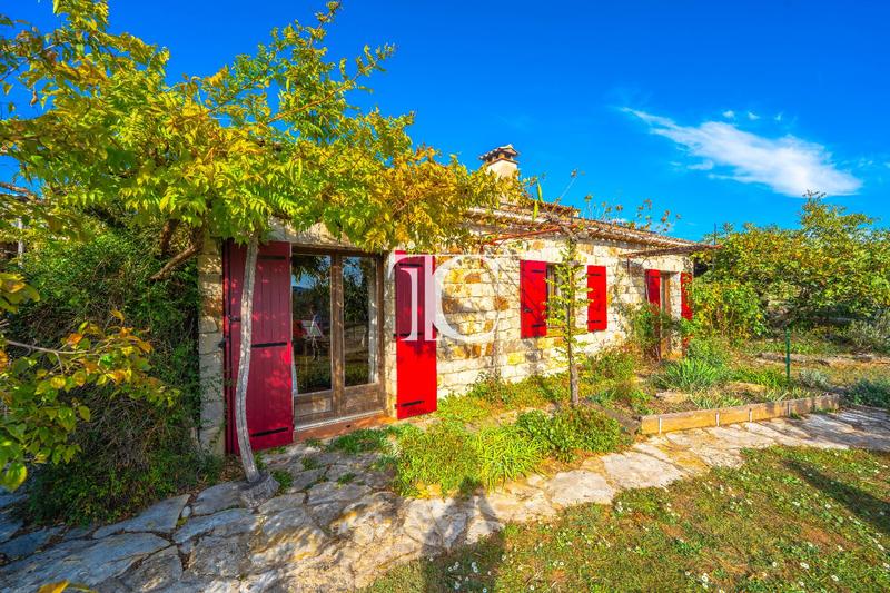 Maison - 223 m² - 9 pièces