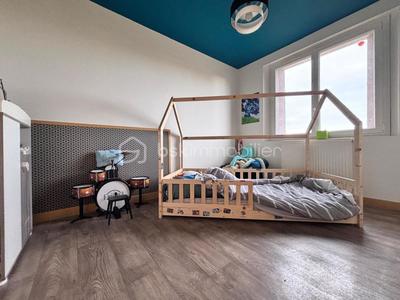 Maison traditionnelle - 137 m² - 6 pièces