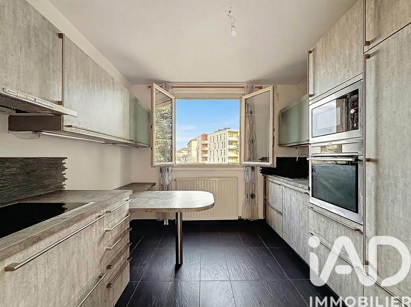 Appartement - 80 m² - 3 pièces