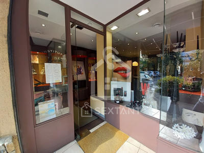 Local commercial - 100 m² - 6 pièces