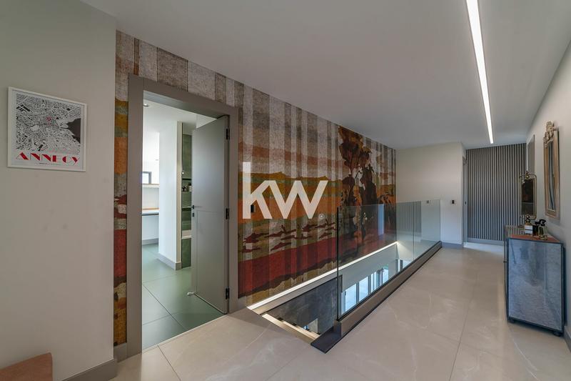 Demeure - 295 m² - 6 pièces