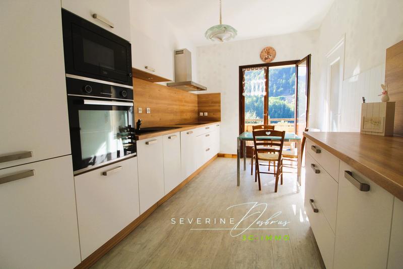 Maison traditionnelle - 140 m² - 8 pièces