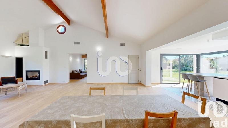 Maison - 220 m² - 7 pièces