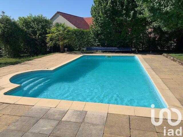 Maison - 180 m² - 9 pièces