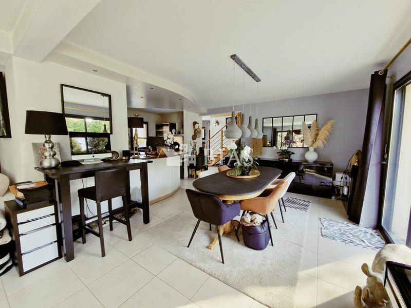 Maison contemporaine - 197 m² - 6 pièces