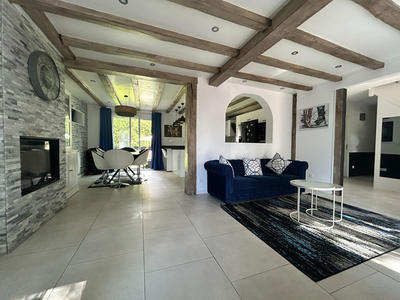 Maison - 141 m² - 8 pièces