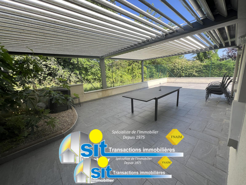 Maison - 270 m² - 9 pièces