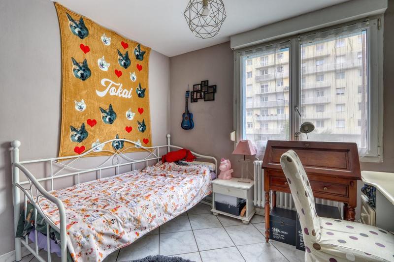 Appartement - 80 m² - 5 pièces