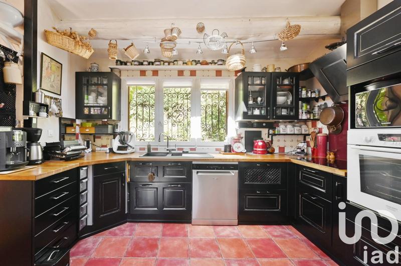 Maison - 180 m² - 7 pièces