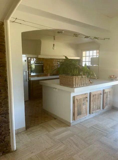 Maison - 240 m² - 7 pièces