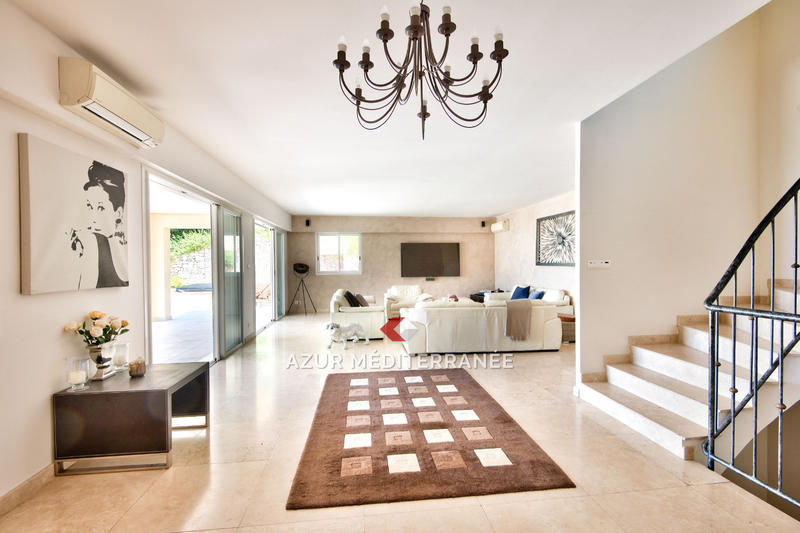 Villa - 369 m² - 6 pièces