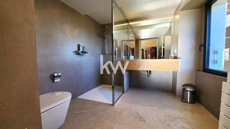 Maison - 600 m² - 10 pièces