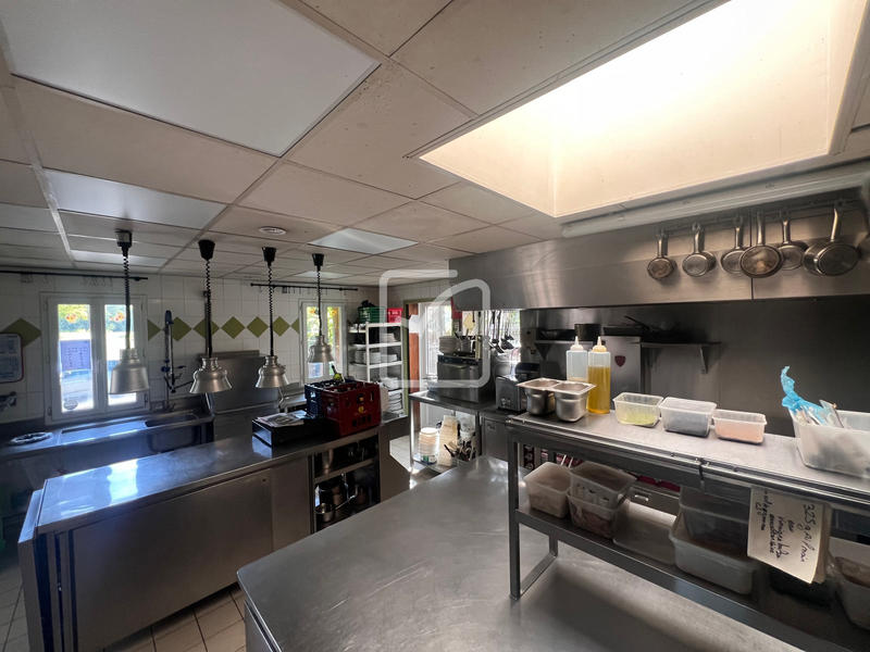 Maison de village - 250 m² - 10 pièces