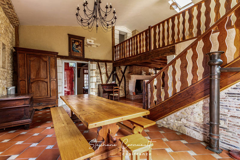 Propriété - 251 m² - 7 pièces