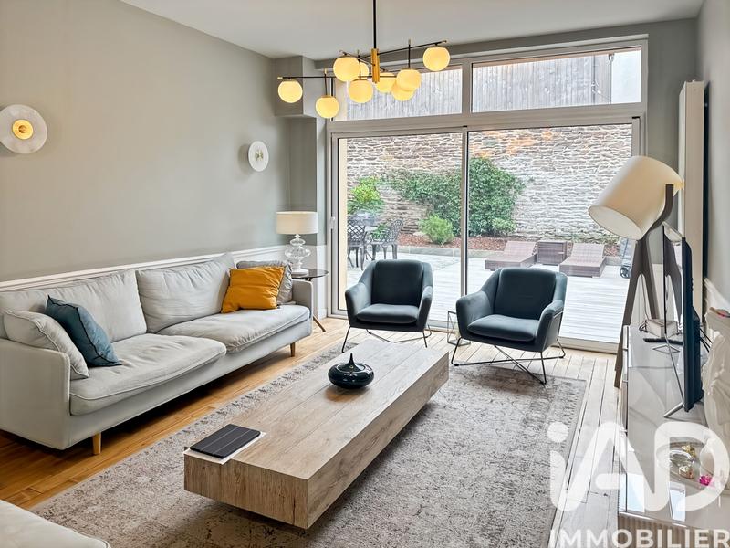 Maison - 220 m² - 7 pièces