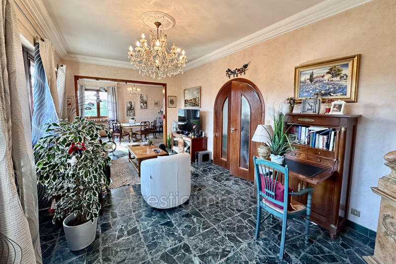 Maison - 270 m² - 8 pièces