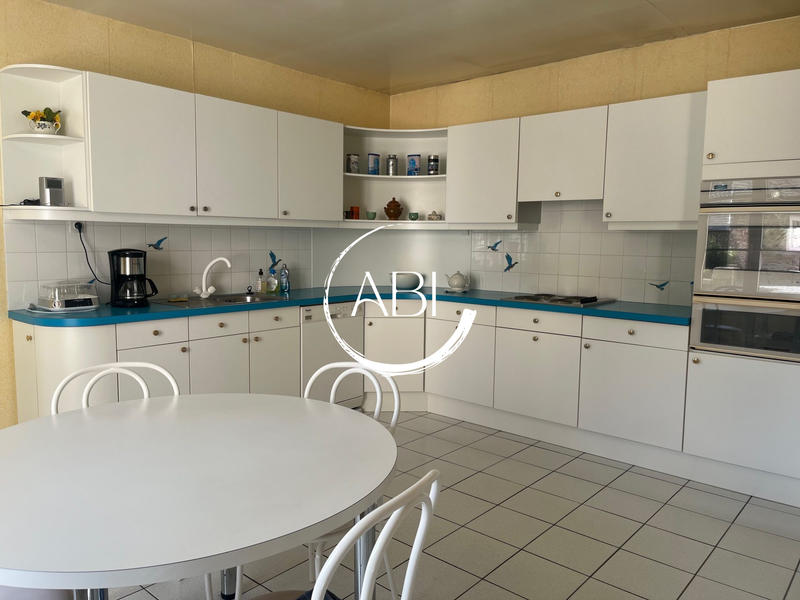 Maison - 230 m² - 8 pièces