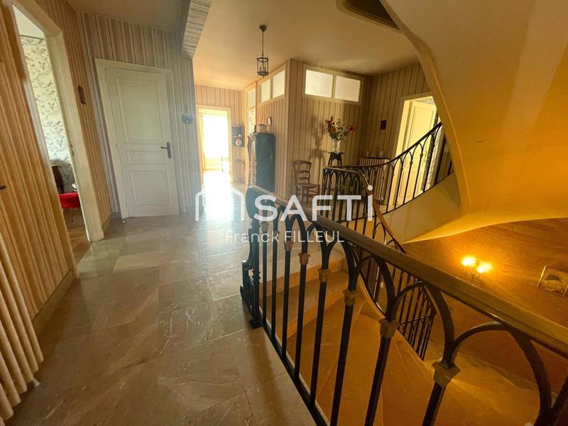 Maison - 400 m² - 13 pièces