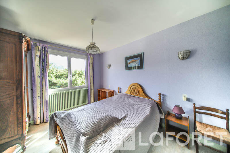 Maison - 202 m² - 9 pièces