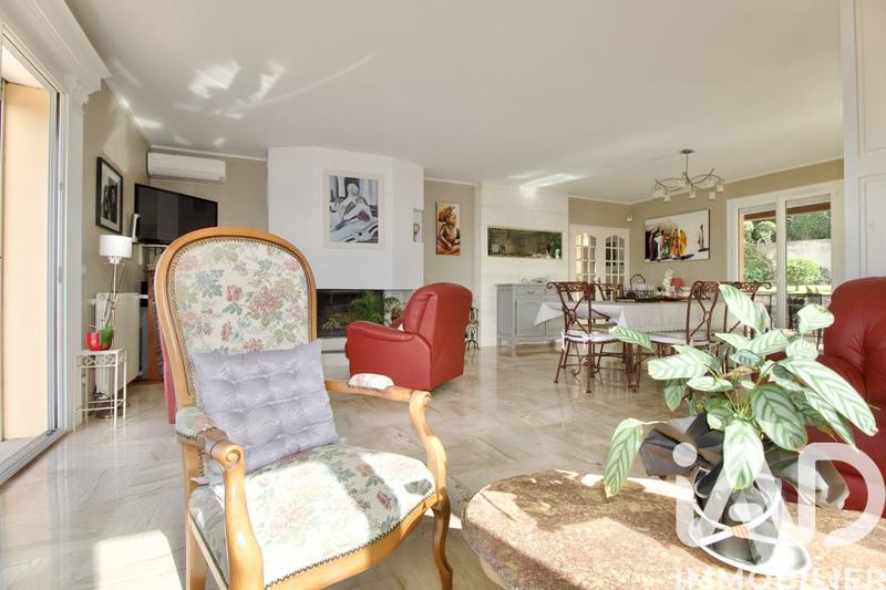 Maison - 204 m² - 9 pièces