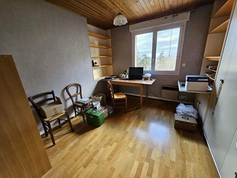 Maison traditionnelle - 300 m² - 10 pièces