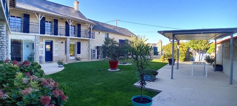 Maison - 220 m² - 8 pièces