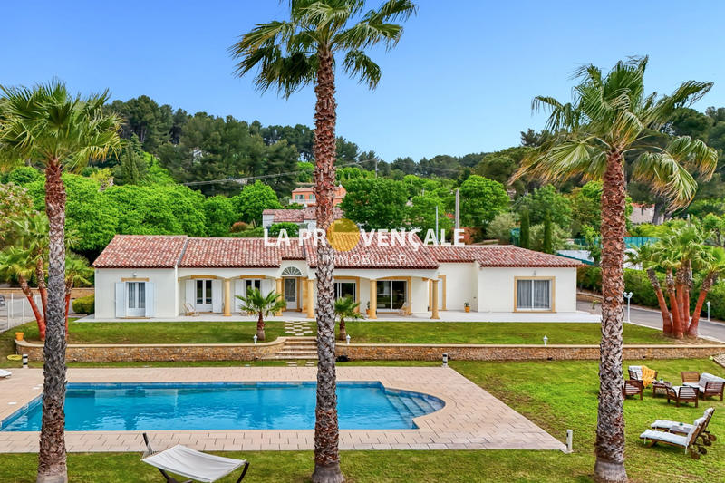 Maison - 250 m² - 6 pièces