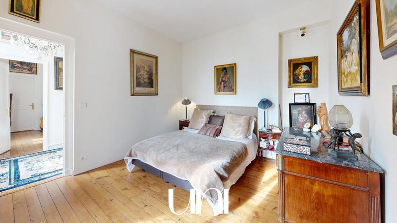 Maison - 200 m² - 8 pièces