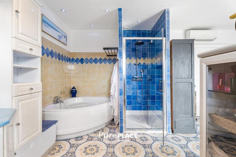 Maison - 182 m² - 7 pièces