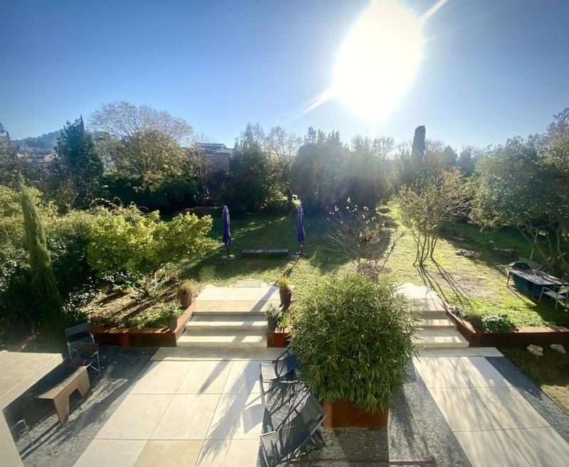 Maison - 240 m² - 6 pièces