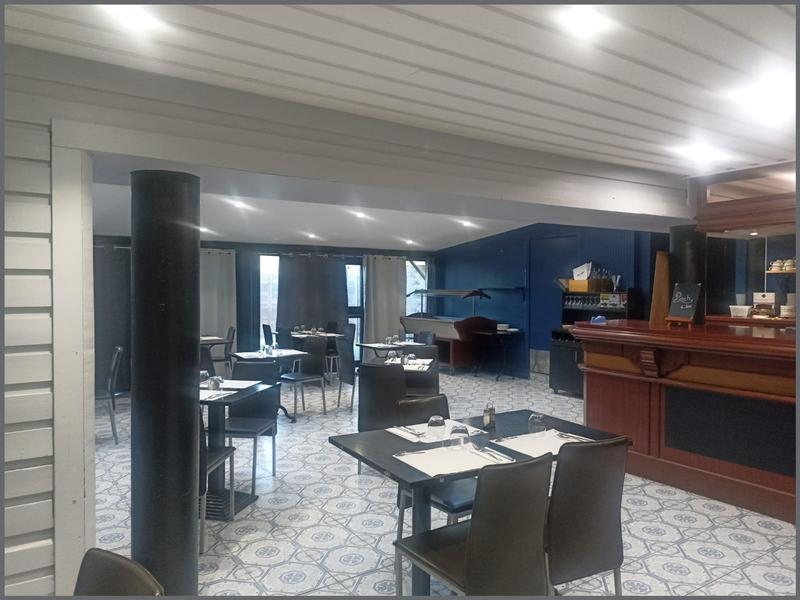 Local commercial - 120 m² - 4 pièces