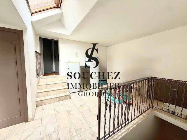 Maison - 250 m² - 8 pièces