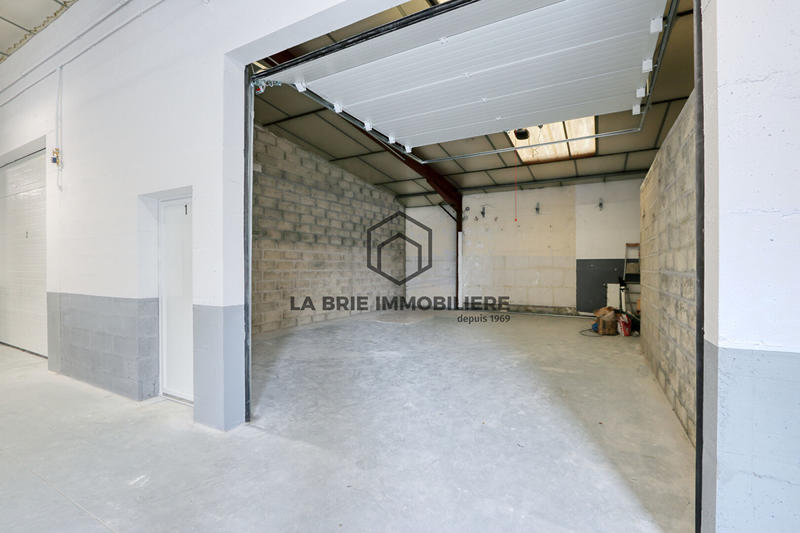 Local d'activité / Entrepôt - 64 m² - 1 pièce