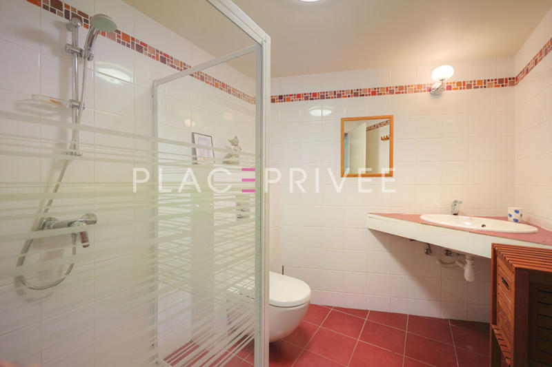 Maison - 200 m² - 8 pièces