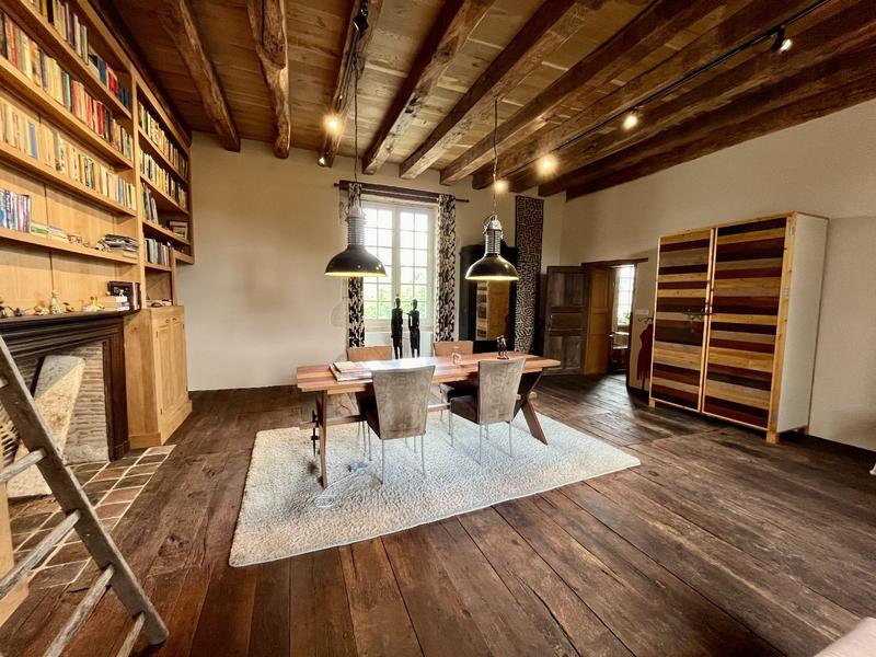 Maison - 411 m² - 7 pièces